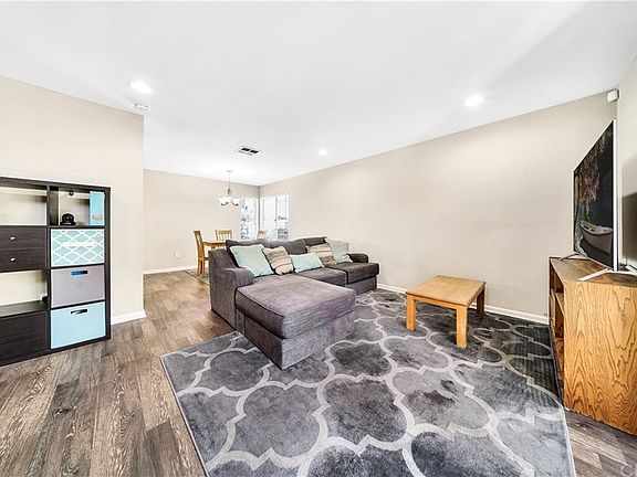 2nd image of 11150 Glenoaks Blvd Unit 225