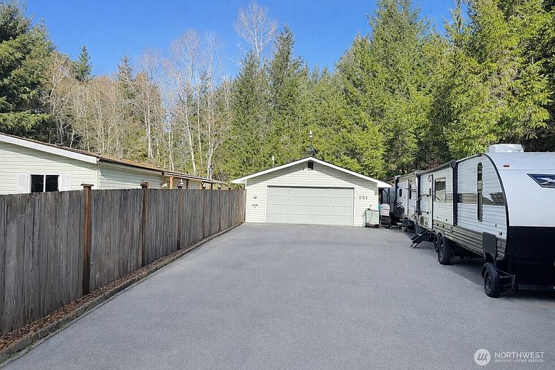 2nd image of 521 NE Larson Lake Rd