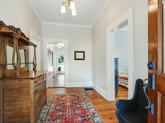 3rd image of 120 Holland St