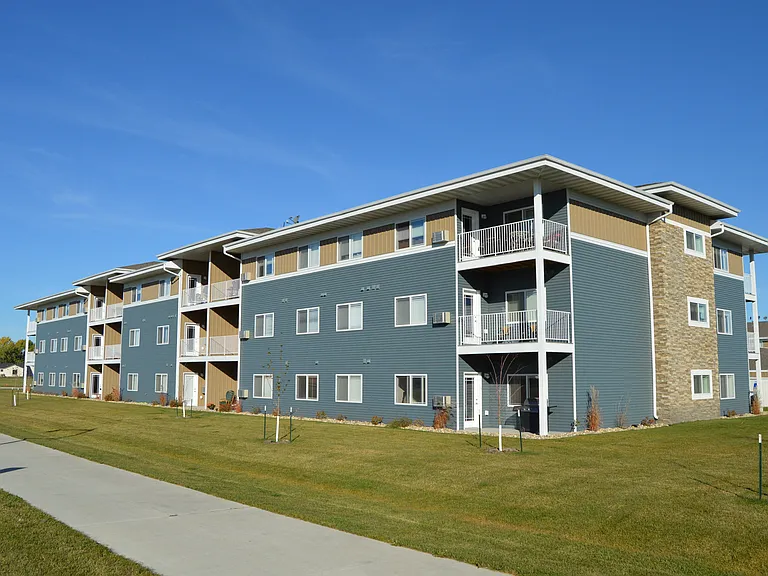 Moorhead, MN Sandy Creek Apartments | Exterior