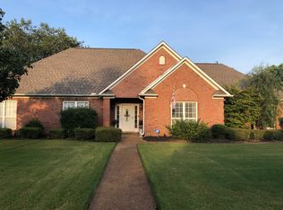 111 Woodgrove Dr, Jackson, TN 38305