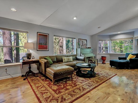 4th image of 10901 Footwall Dr