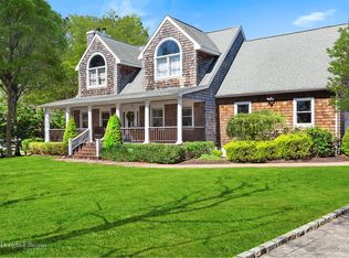 11 Bennett Dr, East Quogue, NY 11942