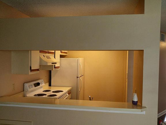 4th image of 1241 The Pointe Dr