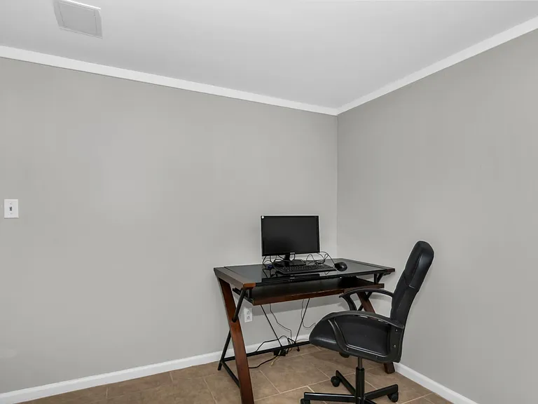 Merlin Dr — Photo 15