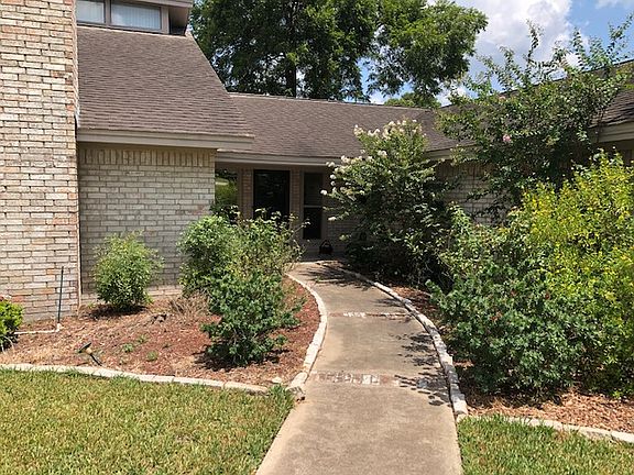 2nd image of 117 Oakridge Dr
