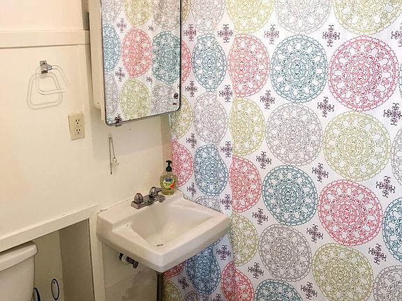 5th image of 1623 N Winchester Ave #3