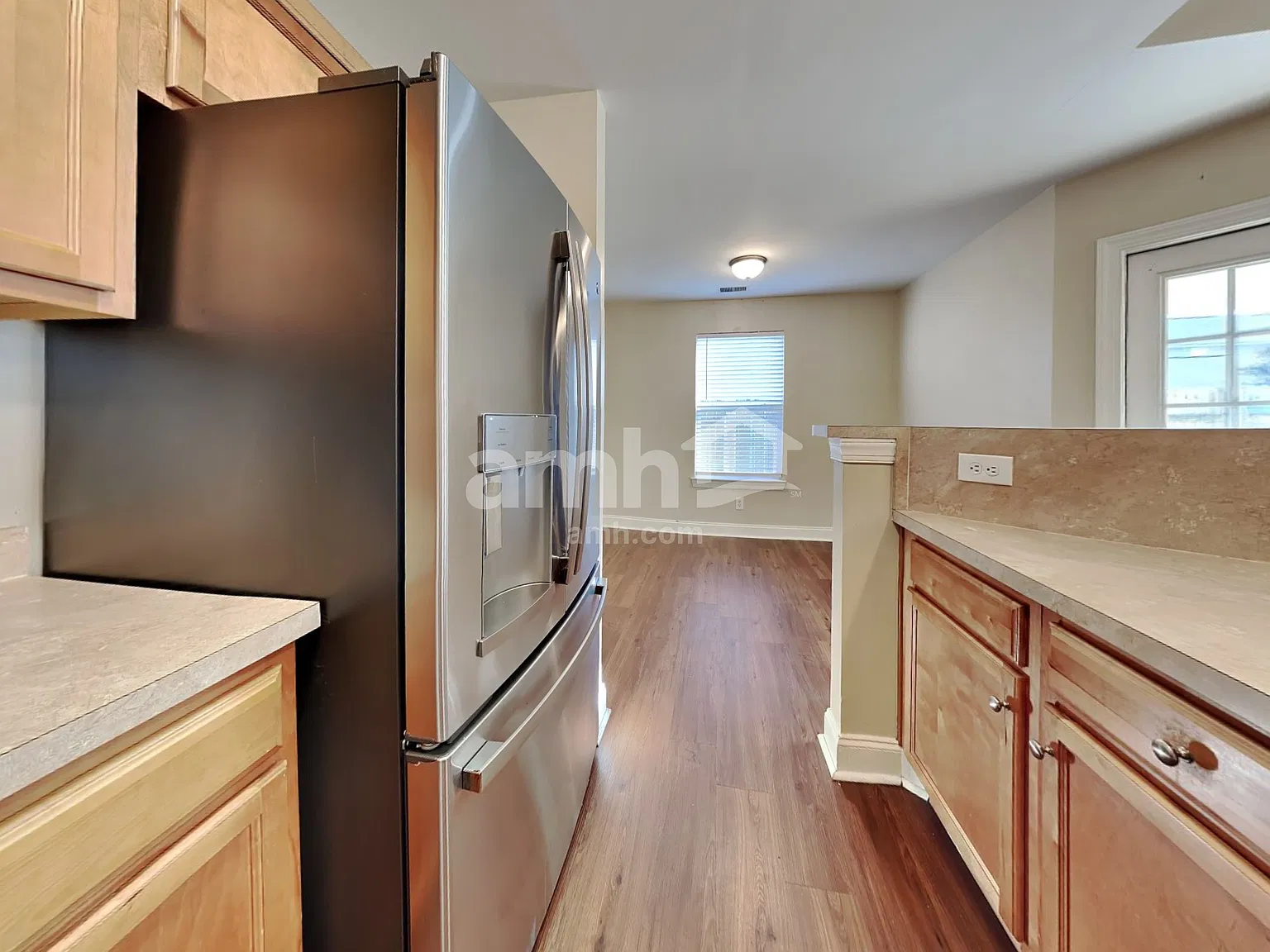 4 bed, 2.0 bath, 1600 sqft, $2,305 — Photo 4