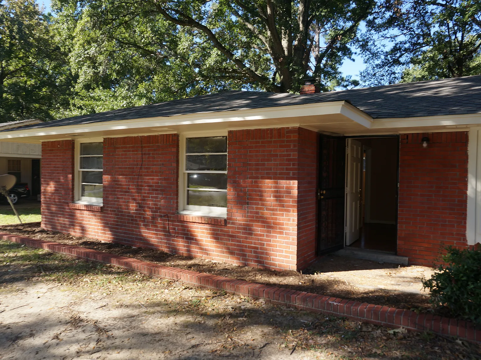 3 bed, 1.5 bath, 1527 sqft, $1,395 — Photo 2