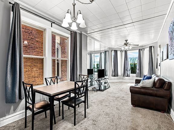 3rd image of 2959 N Elston Ave