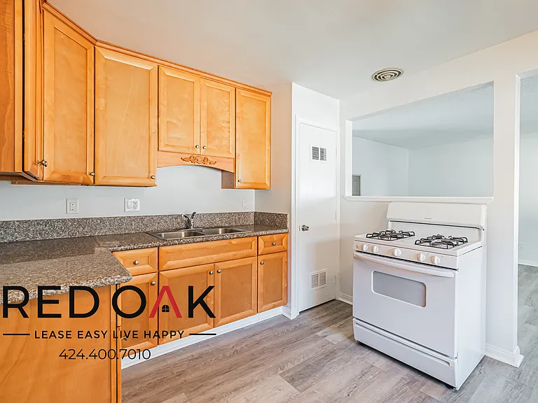 4324 Walnut St #18 — Photo 2