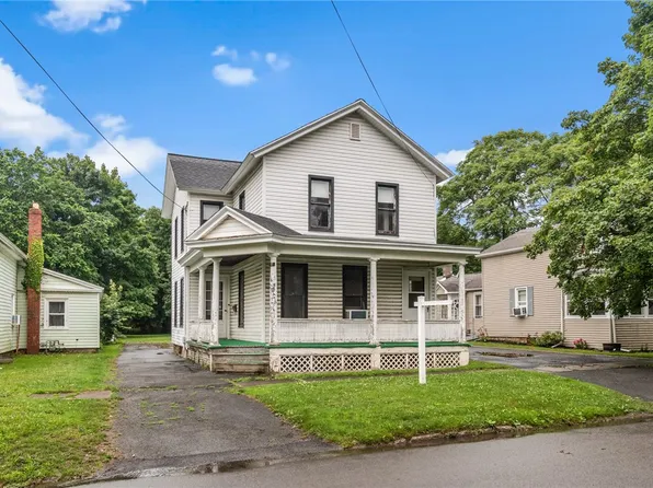 7 Spencer St, Lyons, NY 14489