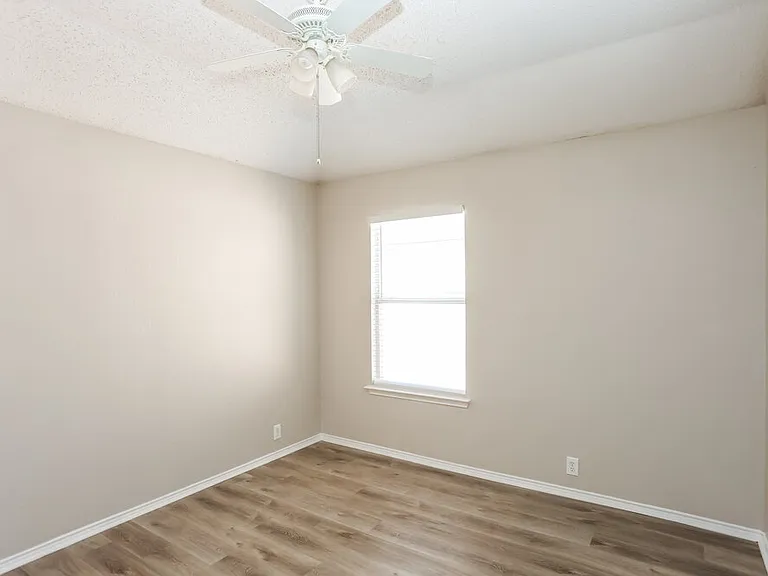 3404 Roddy Dr — Photo 11