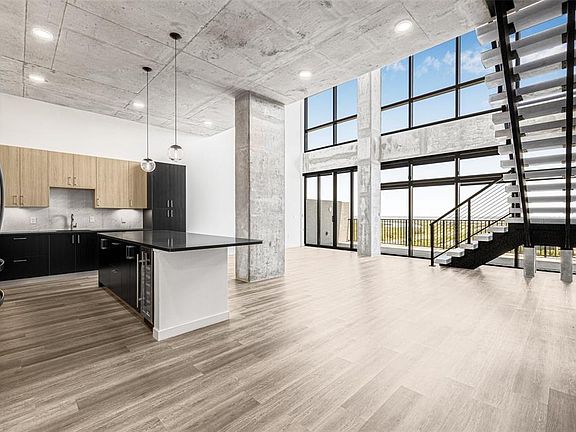 3rd image of 221 Main St N #Penthouse 1612