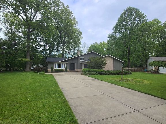 2nd image of 27384 Linwood Cir