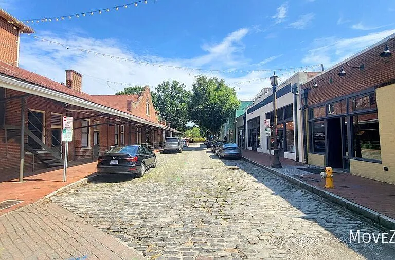 208 E Davie St — Photo 27