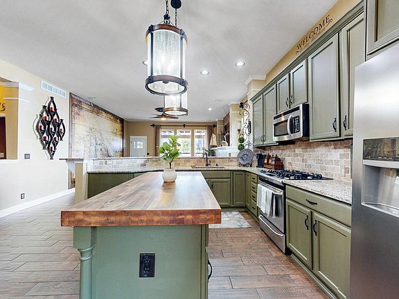 5th image of 123 Whitney Ct