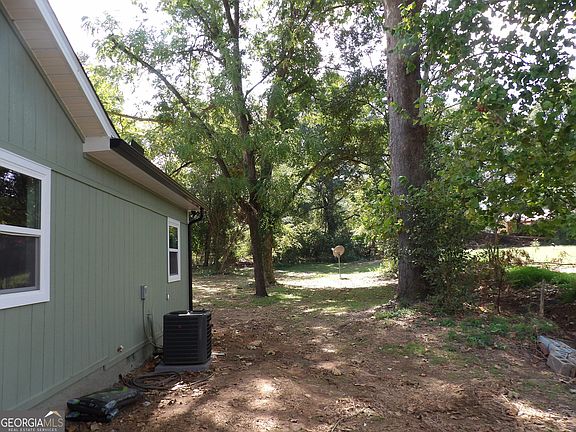 4th image of 808 Alabama St