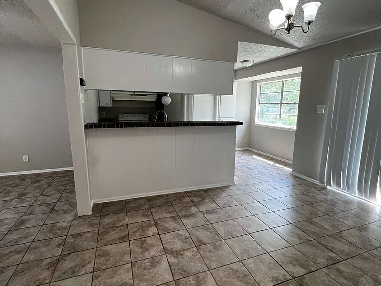 2306 Fairhill St — Photo 2
