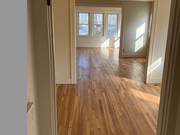 4th image of 29 Laurel Ave #2