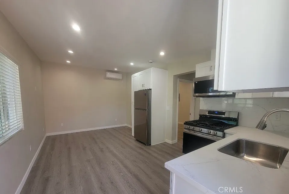 1 bed, 429 sqft, $2,200 — Photo 3