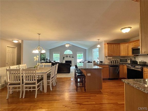 4th image of 111 Beresford Ln