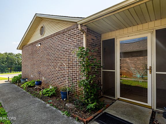 4th image of 1722 Colony Square Dr