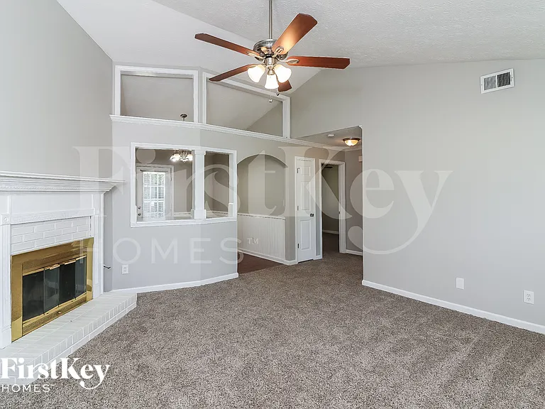 3818 Clarendon Pl — Photo 4
