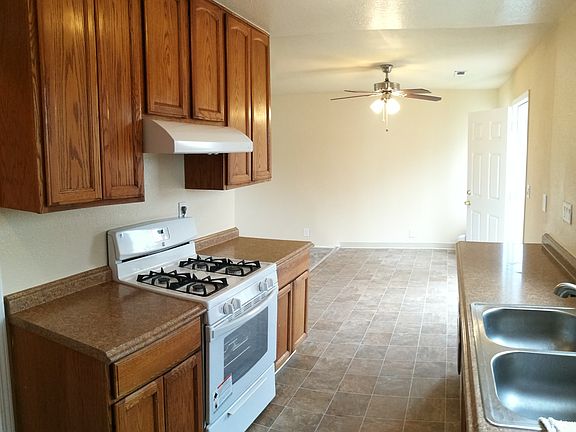 3rd image of 1419 Camellia Dr