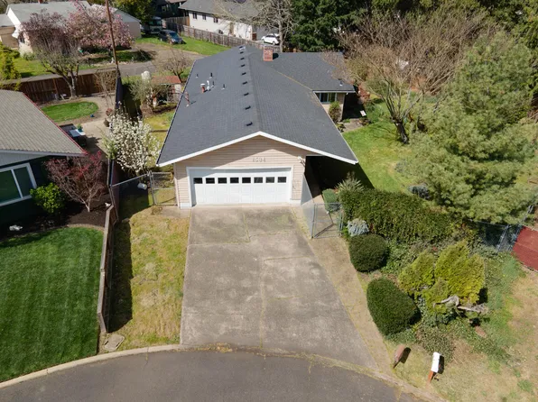 1584 NW Spray Ct, Roseburg, OR 97471
