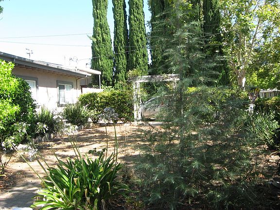 4th image of 12731 Camrose Ave
