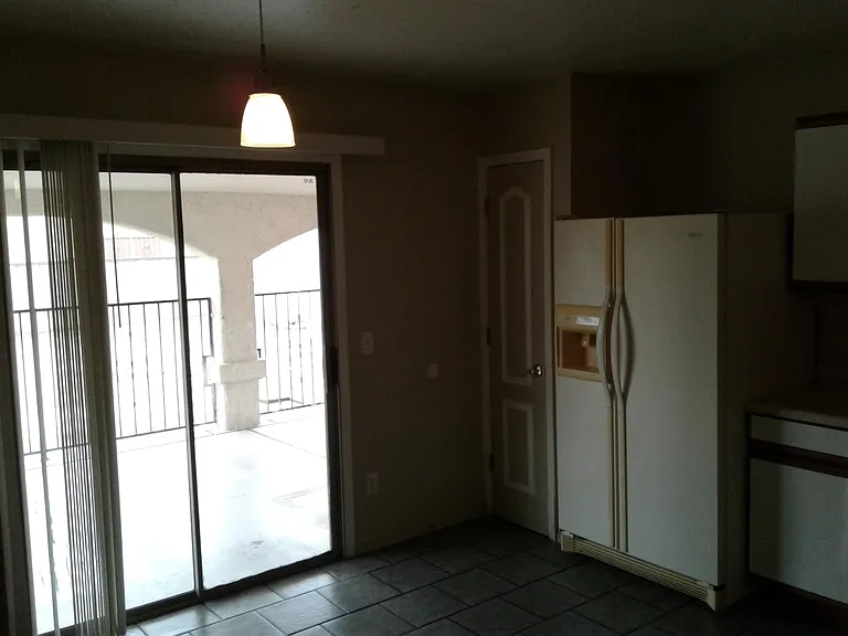 2569 E Windsor Castle Ln — Photo 15