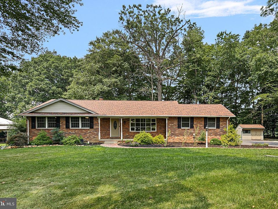 1st image of 215 Calvert Rd