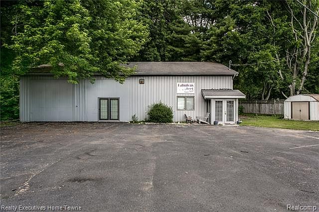 1st image of 3939 Pine Grove Ave