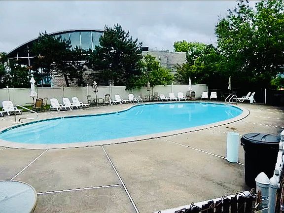 2nd image of 15 Green Valley Ct #15