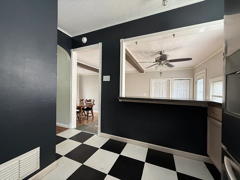 1143 Michigan Ave — Photo 4