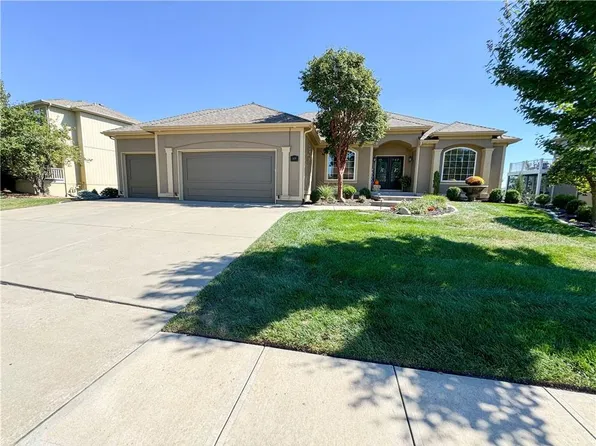 1409 Cross Creek Dr, Raymore, MO 64083