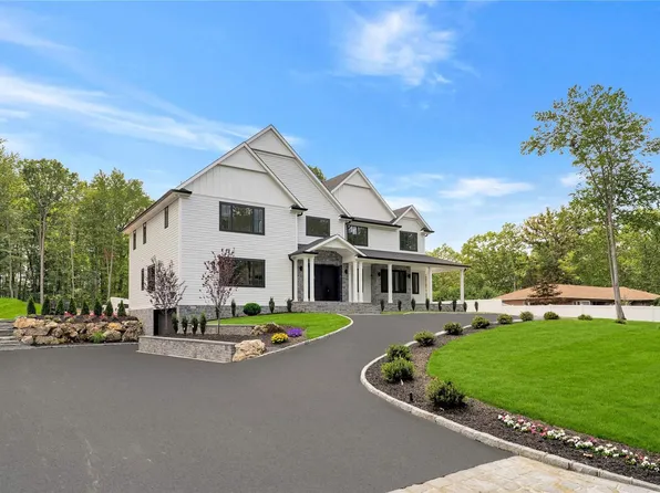 4 Pewter Place, Dix Hills, NY 11746