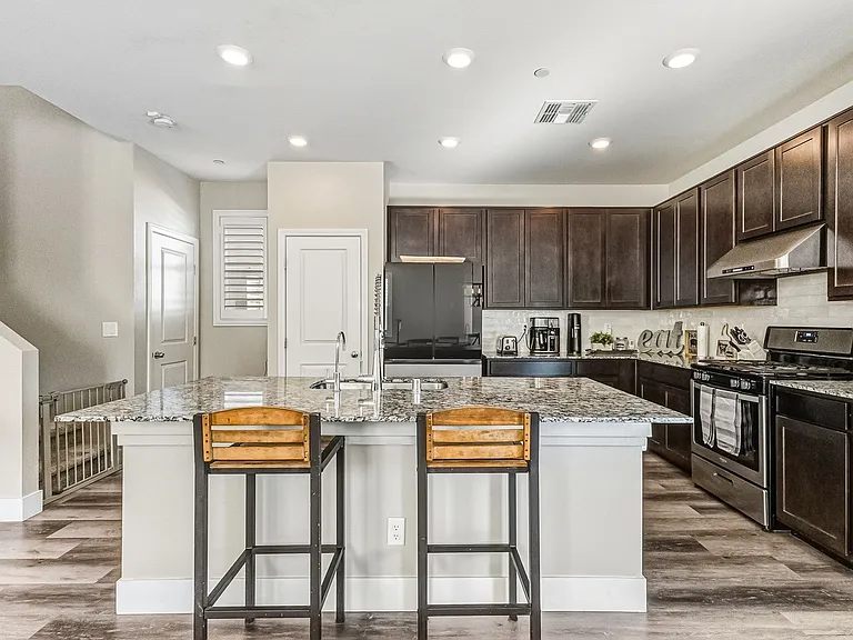 5390 Robinera Ct — Photo 6