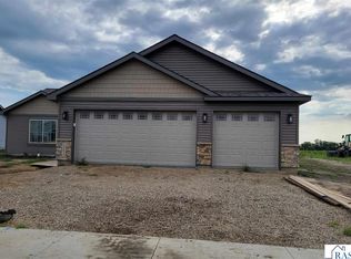 1363 Cullen St, Saint Peter, MN 56082