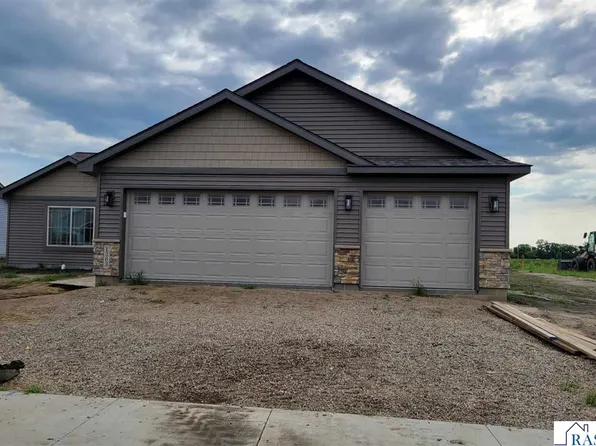 1363 Cullen St, Saint Peter, MN 56082