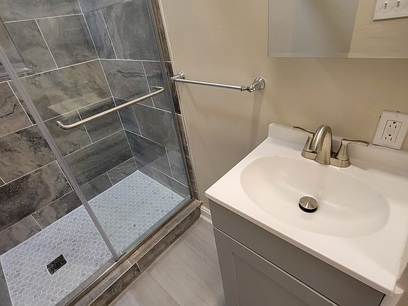 4th image of 1427 Boyle St #11427-2