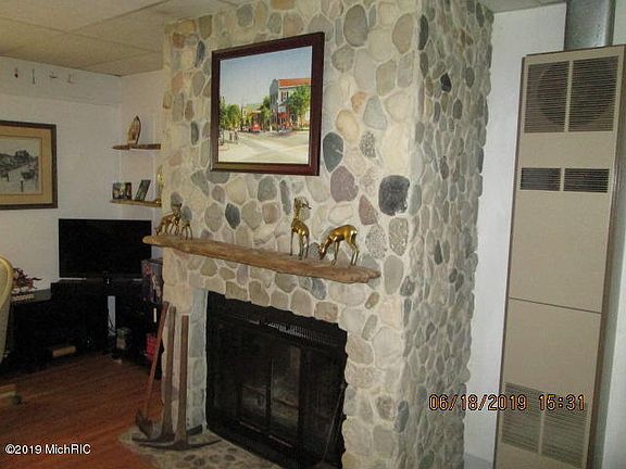 2nd image of 5867 North Ave