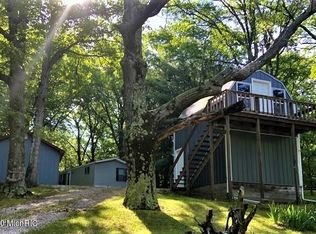 462 N 14th Ave, Mears, MI 49436