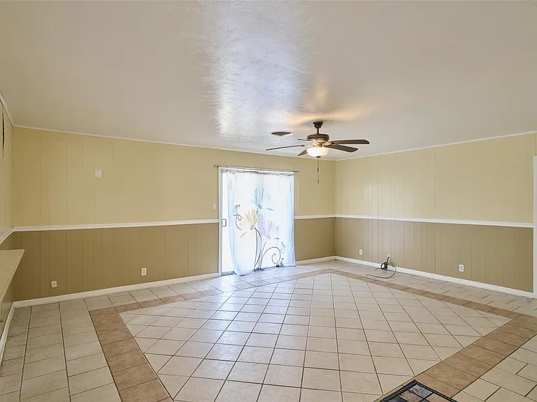 203 Paul Knox St — Photo 13