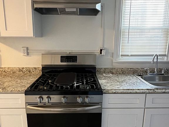 5th image of 36 Hazel St