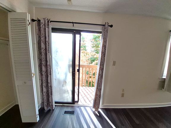 5th image of 217 Bridgewater Dr