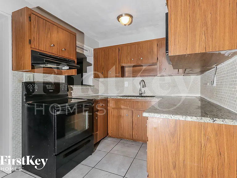 11823 Dahlia Dr — Photo 7