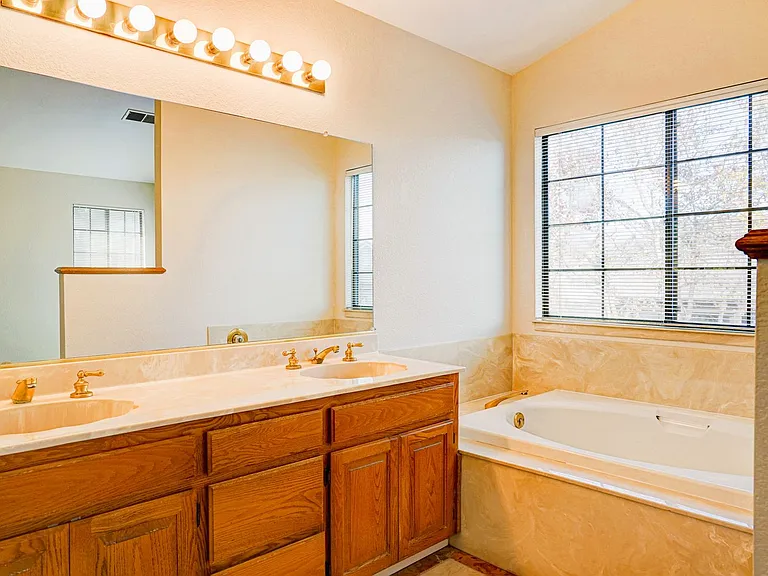 7202 Ruby Ct — Photo 16