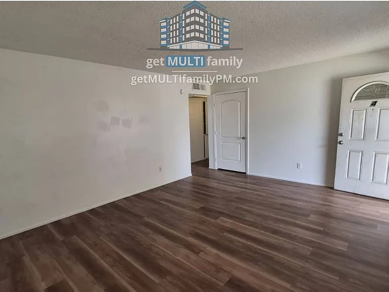 8407 E Coronado Rd #4 — Photo 24